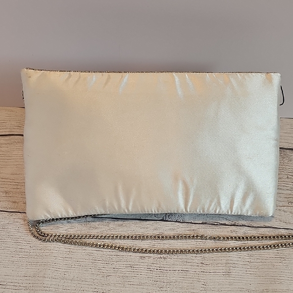 NWT Charming Charlie RSVP Elegant Silver/White/Gray Beaded Clutch Crossbody - Picture 3 of 8